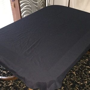 Black tablecloth w/ Border detail in a darker blk
